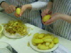 Kartoffeln sch�len im Berufsorientierungsjahr