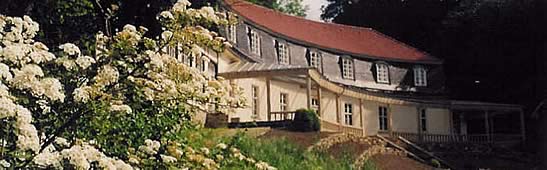 Das "Krumme Haus" - Verwaltungsgeb&auml;ude des Museums