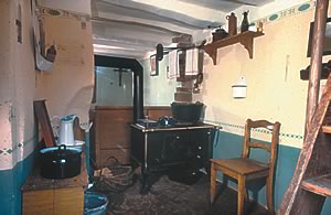 "Wohn-Schlaf-K&uuml;chen-Diele des agel&ouml;hnerhauses im Paderborner Dorf