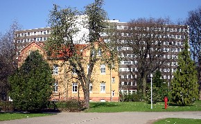 Blick auf die Ambulanz und das Haus 41 Blick auf die Ambulanz und das Haus 41