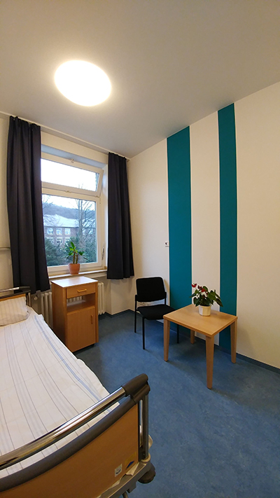 Ein Patientenzimmer auf der Station 18.3 Ein Patientenzimmer auf der Station 18.3
