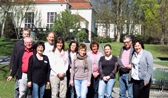 Das Foto zeigt die Teilnehmer in Warstein mit Seminarleiterin Monika Stich und Pflegedirektor Rüdiger Keuwel. 