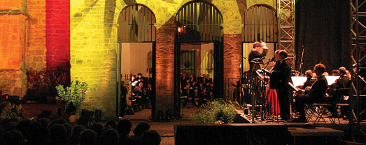 Das Bild zeigt ein Open-Air-Konzert. Foto: Nordwestdeutsche Philharmonie Das Bild zeigt ein Open-Air-Konzert. Foto: Nordwestdeutsche Philharmonie