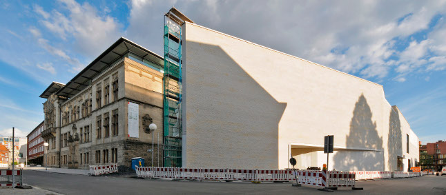 Altbau und Spitze des Neubaus. Foto: EDK Altbau und Spitze des Neubaus. Foto: EDK