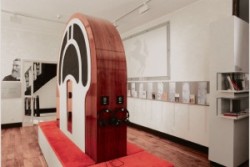 Hörstationen in der Dauerausstellung Hörstationen in der Dauerausstellung