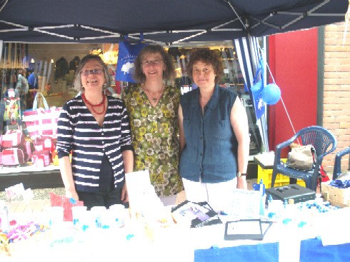 Der neue Vorstand: von links Inge Milde (Schriftführerin), Mechthild Wolterhoff (Vorsitzende), Hilde Fröder (Schatzmeisterin) Der neue Vorstand: von links Inge Milde (Schriftführerin), Mechthild Wolterhoff (Vorsitzende), Hilde Fröder (Schatzmeisterin)