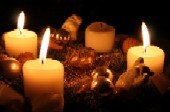 Der Elternbastelkreis fertigt Adventkränze - mit dem Kauf eines Adventkranzes unterstützen Sie aktiv den Förderverein Der Elternbastelkreis fertigt Adventkränze - mit dem Kauf eines Adventkranzes unterstützen Sie aktiv den Förderverein