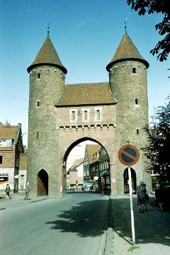 Altstadtt mit Lüdinghauser Tor, Teil der mittelalterlichen Stadtbefestigung und Wahrzeichen der Stadt, um 1960?