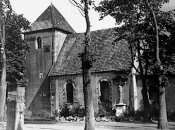 St. Agatha-Kirche, Romanik: Seitenansicht mit Grabdenkmal der Fürstin Amalia von Gallitzin aus dem Jahre 1806, Aufnahme um 1940?