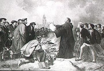 Martin Luther verbrennt 1520 die päpstliche Bulle