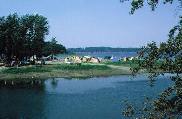 Möhnesee: Campingplatz am Badestrand