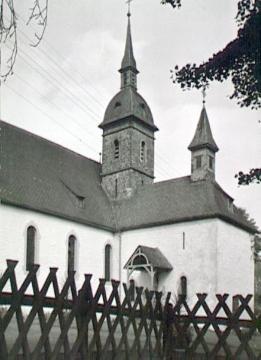 St. Augustinus-Kirche in Listernohl vor Flutung der Biggetalsperre 1965 (Neubau der Kirche in Neu-Listernohl 1965/66)