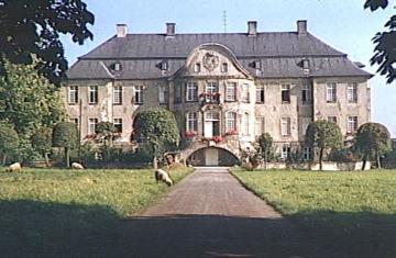 Schloss Harkotten-Ketteler: Hauptfront mit Zufahrt - Barock, 1754-1767 erbaut von Johann Leonhard Mauritz Gröninger