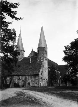 Kloster Möllenbeck, Klosterkirche, Gotik mit romanischen Türmen