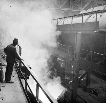 Blick ins Stahlwerk: Sammlung der Eisenschmelze