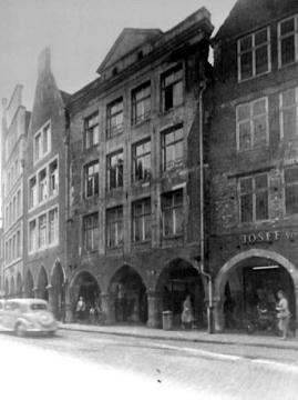 Roggenmarkt 4: Geschäftshaus Werner Hüsing während des Wiederaufbaus