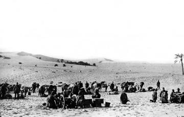 Kriegsschauplatz Osmanisches Reich 1916: Stellung der türkischen Artillerie in der Wüste bei Kut al-Amara (später Irak)