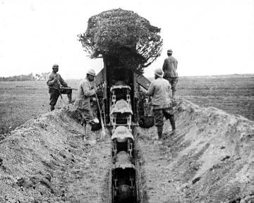 Infanterie im Ersten Weltkrieg, Frankreich: Schützengrabenmaschine mit französischen Soldaten