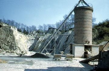 Speicherturm in einem Kalksteinbruch bei Oerlinghausen