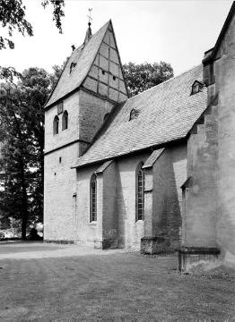 Evangelische Pfarrkirche in Spenge-Wallenbrück 1977, ehemals St. Martin. Saalkirche, erbaut 2. Hälfte 13. Jh., Westturm romanisch.