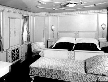 Luxuriöses Schlafzimmer auf dem Passagierdampfer "Albert Ballin", Reederei Hapag