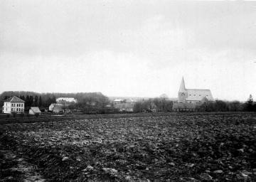 Westerkappeln in Ansichten von 1897: Ackerflur am Ortsrand mit Blick zur ev. Stadtkirche
