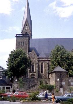 Stadtmauer mit Partie der Kirche St. Martin