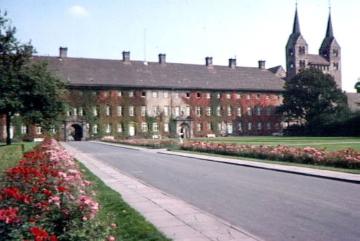 Kloster Corvey, ehem. Benediktinerabtei, 1976: Hauptfront mit Westwerk der St. Stephanus und Vitus-Kirche