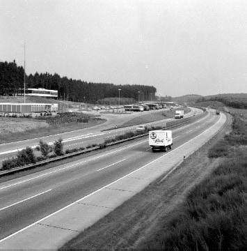 Blick auf die Autobahnraststätte Siegerland