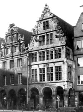 Restaurierte Fassaden der Häuser Prinzipalmarkt 47-48