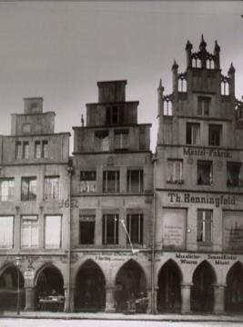 Ladengeschäfte am Prinzipalmarkt (38-40) mit Knipperdollinghaus (rechts)