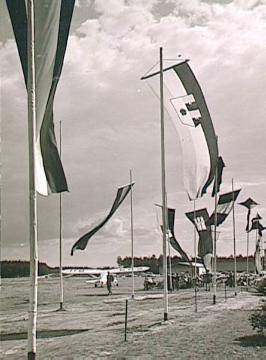 Fahnenschmuck auf dem Segelflugplatz Oerlinghausen