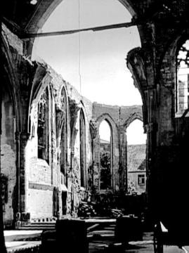 Kriegsschäden: Zerstörter Chor der St. Martini- Kirche