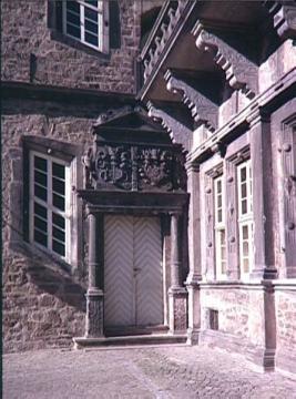 Schloss Brake, Portal des Treppenturmes (Hofseite)