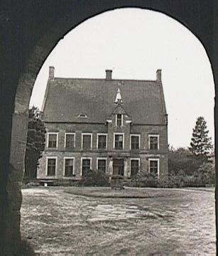 Haus Welbergen: Blick durch den Torhausbogen auf das Herrenhaus von 1560-1570