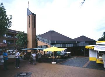 Stadtteilzentrum Idenbrockplatz mit Ev. Markus-Kirche