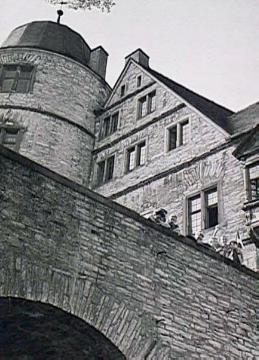 Wewelsburg, Ostseite: Blick vom Graben zum Turm des jetzigen Museums/der Jugendherberge