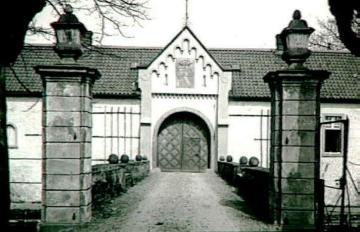 Haus Cappeln, Torzufahrt mit Gräftenbrücke - Dreiflügelanlage, Barock, Haupthaus von 1777, Aufnahme um 1930?