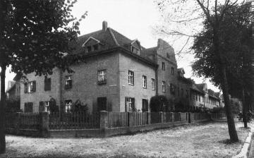 Spinnweberei F. A. Kümpers KG, gegr. 1886, Wohnungsfürsorge: Werkssiedlung in der Elterstraße 77/103