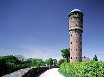 Wasserturm an der südlichen Stadtmauer, erbaut 1910, Technisches Kulturdenkmal (Suttroper Weg 13)