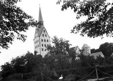 Kirchturm der ehemaligen Stiftskirche St. Cyriakus