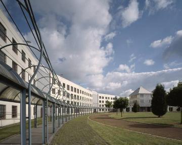 Justizvollzugsanstalt Gelsenkirchen, Frauentrakt mit Grünanlage - Inbetriebnahme der Haftanstalt 1998, Aldenhoffstraße 99-101