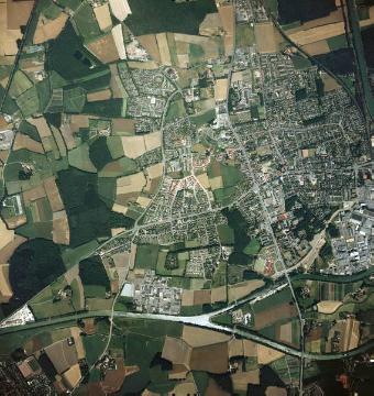 Münster-Süd: Stadtteil Hiltrup mit Dortmund-Ems-Kanal und Querung der Bundesstraße B54, im Südosten am Kanal: Industriekomplex der Glasurit-Werke
