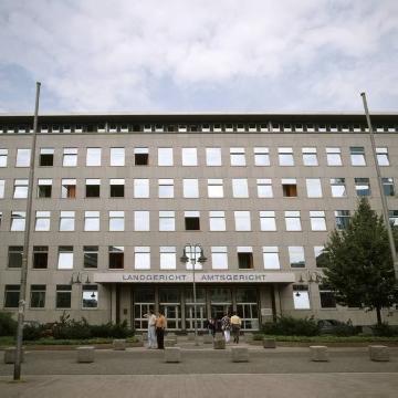Amts- und Landgericht Bochum am Husemannplatz, Ansicht August 1992 - Ende 2017 umgesiedelt in das Justizzentrum Bochum an der Josef-Neuberger-Straße 1. Das Gebäude Husemannplatz wurde abgerissen und der Standort neu bebaut.