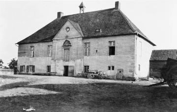 Rittergut Haus Brabeck, Hofseite - ehemalige Wasseranlage auf zwei Inseln, erbaut um 1700 (Brabecker Feld 29), um 1915? Vergleichsaufnahme von 2012 siehe Bild 11_2994