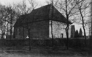 Romanische Katharinen-Kapelle mit Friedhof in Haltern-Hamm-Bossendorf, ältester Steinbau im Kreis Recklinghausen, um 1913? (vgl. 08_474). Vergleichsaufnahme von 2012 siehe Bild 11_3046