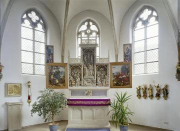 Kath. Pfarrkirche St. Anna, Flügelaltar mit steinernem Retabel  von Johann Brabender, Flügelgemälde von Hermann tom Ring, bezeichnet 1566