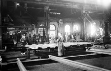 Frauenarbeit im 1. Weltkrieg: Arbeiterinnen in der Weichen- und Feldbahnfabrik Theodor Pfingstmann, Recklinghausen-Süd