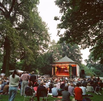 Schlosspark Münster, 2003: Veranstaltung im Konzertpavillon, erbaut 1929