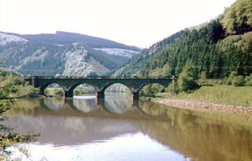 Steinbogenbrücke im Lennetal